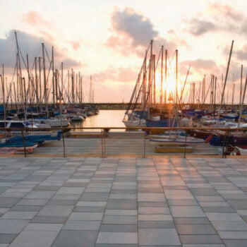 Buzon Pedestals with Concrete Pavers in Outdoor Terrace