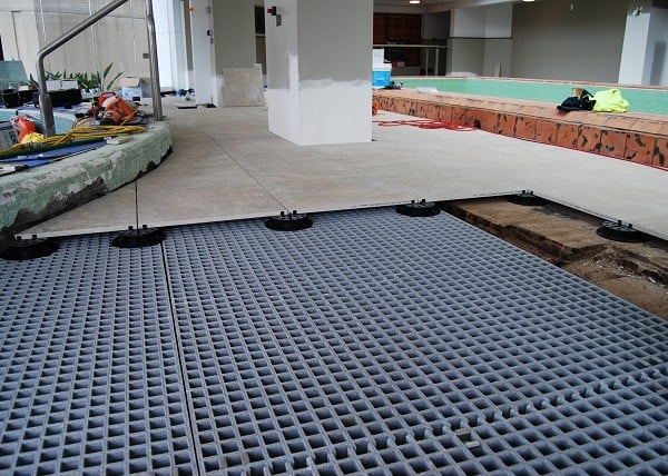 Buzon Pedestals on HDG Grating Panels over Uneven Floor