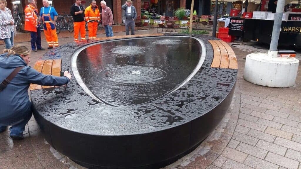 Curvilinear Water-feature Assembly with Black Granite Cubic Stone Application
