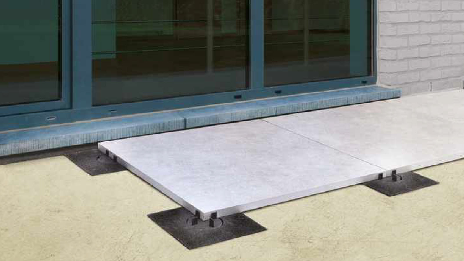Low Profile Porcelain Patio at Door Threshold using Buzon U-TABS-FLAT and U-PADS-GROUND