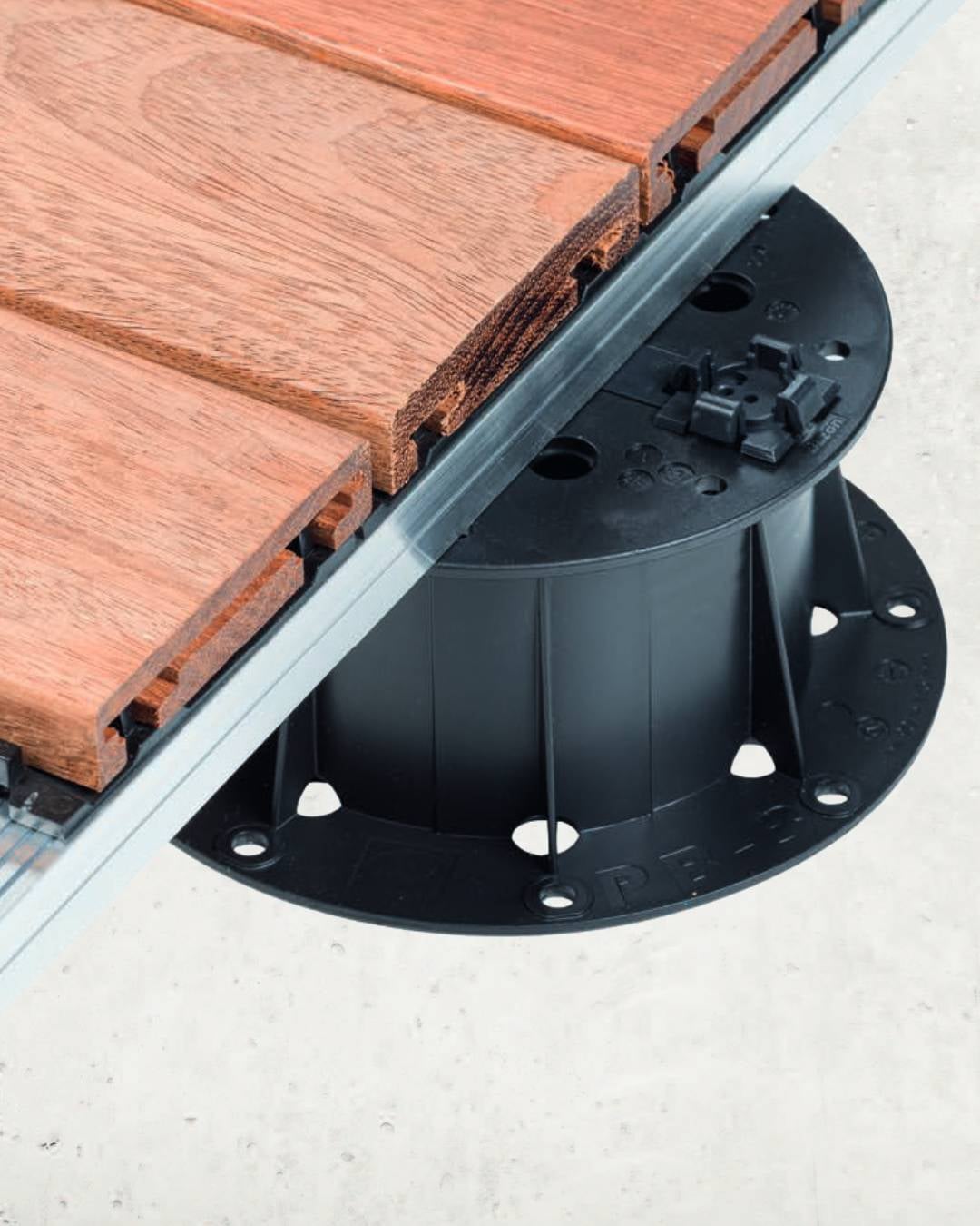 Buzon PB series adjustable pedestals with U-BRS Wood Aluminum Joists