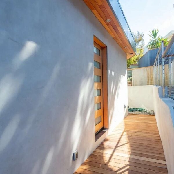Modern home with a wraparound deck made from 5/4 × 6 Black Locust decking boards.